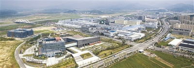 【宁波日报】首台甬产知豆在宁波南部滨海新区下线,政企合力共建绿色智造先行区 4.jpg